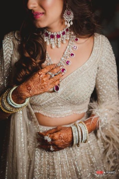 Mehendi Outfit, Bridal Jewellery Inspiration, Mumbai Wedding, Mehendi Outfits, Bridal Outfit, Indian Bridal Dress, Indian Bridal Outfits, Bridal Jewellery Indian, Indian Wedding Outfits