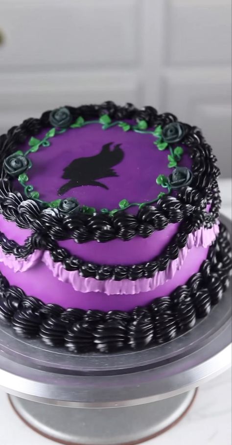 Maleficent Cake, Descendants Cake, Cake Chart, Maleficent Disney, 30th Bday Party, Creative Birthday Cakes, Halloween Cake, Birthday Party Planning, Disney Cakes