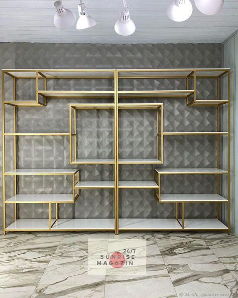 Shelves In Shop Ideas, Store Display Shelves, Eyewear Shop Design, Botique Interiors, Shoe Store Design, Store Shelves Design, Retail Store Interior Design, Clothing Store Interior, Clothing Store Design