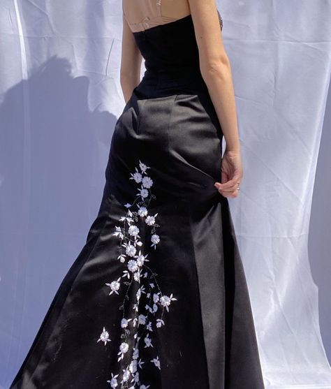 Black Floral Prom Dress, Black And White Prom Dress, Prom Dress White, Floral Prom Dress, Flower Prom Dress, Prom Inspo, Floral Prom Dresses, Prom Dress Inspiration, Dress Inspiration