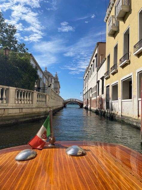 Venice wooden boat ride early morning travel ! - ocean - europe - travel - italy - venice - boat tour - calm Venice Boat, Morning Travel, Visit Venice, Things To Do In Italy, Bridge Photography, Italy Venice, Venice Italy Travel, Italian Flag, Travel Italy