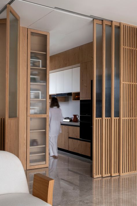 Scandinavian Crockery Unit, Door Separator Ideas, Mumbai Homes Apartments, Wooden Sliding Partition, Sliding Door In Kitchen, Timber Partition, Sliding Door Kitchen, Wood Sliding Doors, Grey Platform Bed