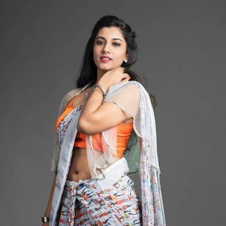 vishnu priya (@vishnupriya_bhimeneni) • Instagram photos and videos Vishnu Priya, Bhavana Actress, Cotton Lehenga, Celebrity Photographers, Saree Photoshoot, Gown Photos, Yellow Outfit, Indian Models, Saree Styles