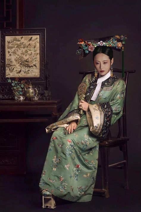 MYTHODEA — Chinese traditional costume Asian Princess, Qing Dynasty Clothing, Chinese Clothing Traditional, Chinese Fancy Dress, Dynasty Clothing, Chinese Traditional Costume, Medieval Woman, China Clothes, Asian Film