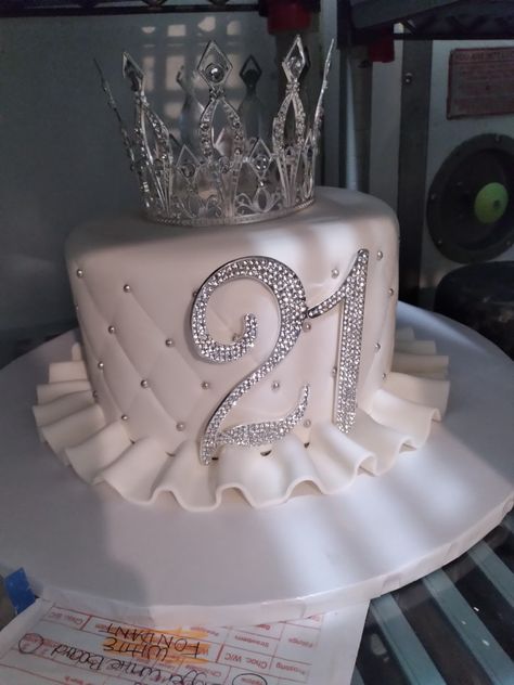 18th Birthday Cake With Crown, Elegant 21st Birthday Cake, Bling Cakes Birthday, 21st Birthday Cakes For Girls Turning 21 Classy, Birthday Cake With Crown, Crown Birthday Cake, Birthday Cake Ideas Unique, 19 Birthday Cakes, Crown Cake Design