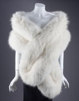 Marilyn Monroe's fur stole Faux Fur Shawl, Marilyn Monroe Fashion, Fur Shawl, Fur Stole, Norma Jeane, Vintage Fur, White Fur, Fur Fashion, Fox Fur