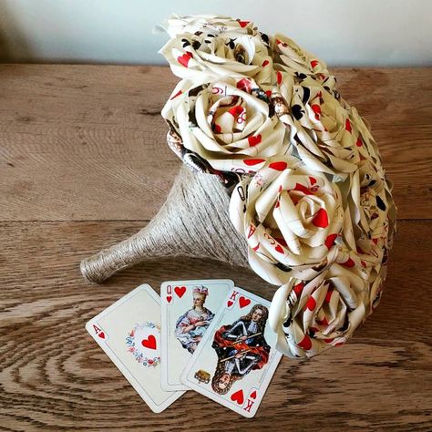 Playing Card Roses Diy, How To Make A Crown Out Of Playing Cards, Playing Card Roses, Playing Cards Diy, Hand Fans Diy, Queen Of Hearts Halloween Costume, Playing Card Crafts, Queen Of Hearts Halloween, Diy Playing Cards