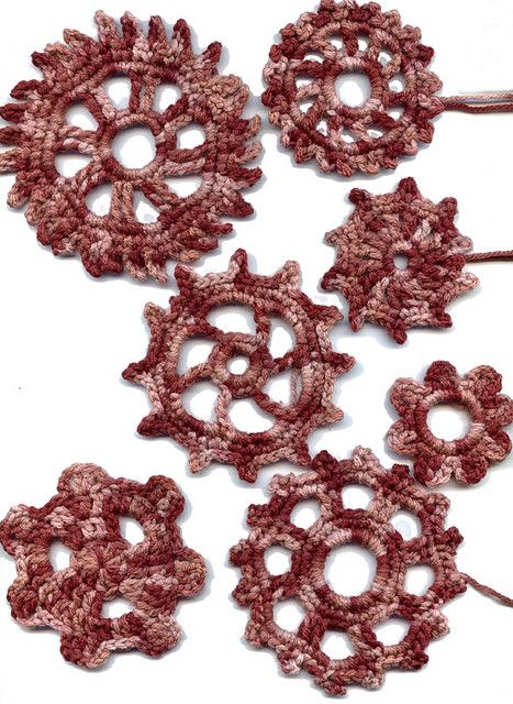 crochet cogs Steam Punk Crochet, Steampunk Knitting, Steampunk Crochet, Punk Crochet, Crochet Costumes, Steampunk Stuff, Crochet Appliques, Steampunk Crafts, Crochet Motif Patterns