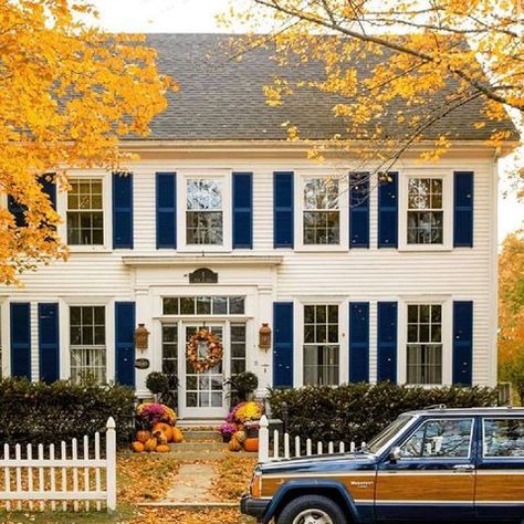 Schumacher (@schumacher1889) • Instagram photos and videos White House With Blue Shutters, Studio Deco, October Mood, Colonial House Exteriors, Studera Motivation, House Shutters, Glam Pad, Blue Shutters, England Homes