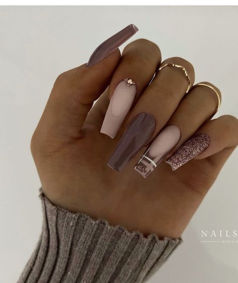 Edgy Classic, Ideas For Nails, Brown Nails Design, Nail Art Glitter, Classic Brown, Halloween Nail, Halloween Nail Art, Brown Nails, Nails Design