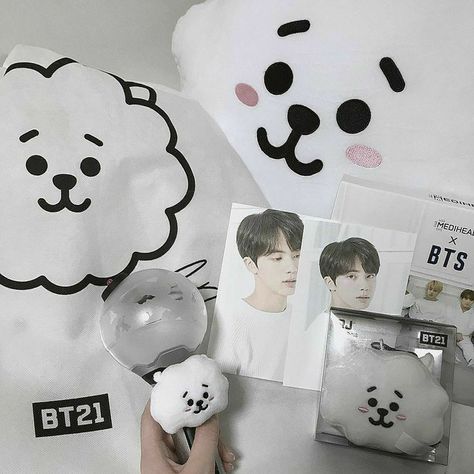 Ideas Para Decorar Tu Mochila, Mochila Aesthetic, Bt21 Aesthetic, Rj Bt21, Army Room Decor, Army Room, Bts Merch, Seokjin Bts, Kpop Merch