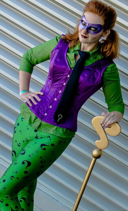 .riddle Me this riddler looks good in female. Dc Villians Female Costumes, Female Riddler Costume, Riddler Costume For Women, Female Riddler, Riddler Halloween, Riddler Cosplay, Riddler Costume, Joker Halloween Makeup, Joker Halloween Costume