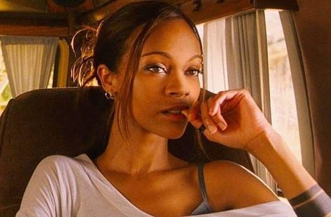 Zoe Saldana 90s, Zoe Saldana Aesthetic, Zoe Saldana Gif, Brunette Aesthetic, Beauty Aesthetic, Vintage Aesthetics, Pretty Ppl, Zoe Saldana, Pretty Smile