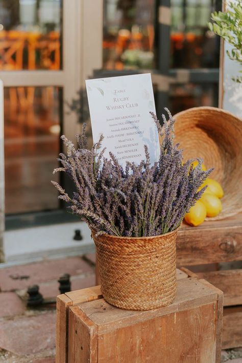 La lavande, plante incontournable pour votre décoration pour un thème "Mariage en Provence". Whisky Club, Provence Wedding, France Wedding, Provence France, Wedding Mood Board, Happy Wedding, Chic Decor, Provence, Event Planning