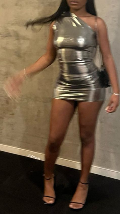 Custom Birthday Dress Baddie, 17th Birthday Ideas Black Women, Chrome Dress Outfit, Baddie Birthday Outfit, Club Baddie, All Black Outfits For Women, Sweet 16 Outfits, Birthday Dress 21st, 16th Birthday Outfit