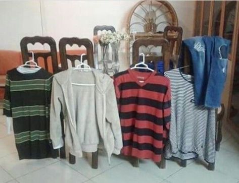 Kurt Cobain Clothes, Kurt Cobain Fashion, Kurt Cobain Sweater, Kurt Cobain Dress, Kurt Cobain Outfit, Nirvana Outfit, Nirvana Fashion, Red And Black Sweater, Kurt Cobain Style