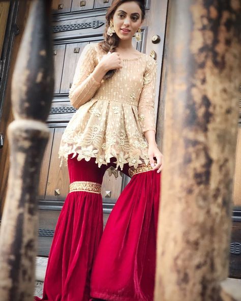 Garara Dress, Gharara Designs, Sharara Designs, Frock Fashion, Pakistani Wedding Outfits, Beautiful Pakistani Dresses, Salwar Kamiz, Simple Pakistani Dresses, Stylish Party Dresses