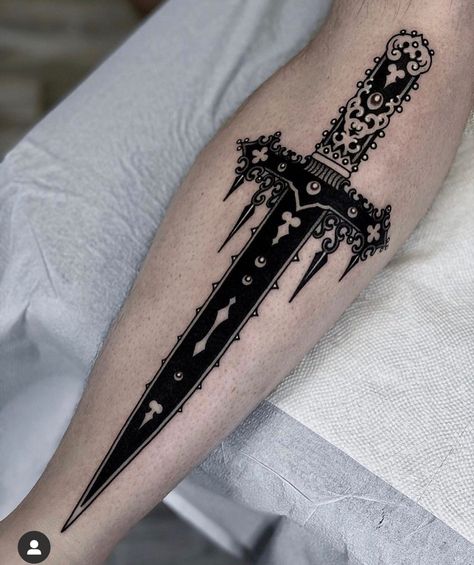 8/10 Daggar Tattoo, Tattoo Perna, Blade Tattoo, All Black Tattoos, Knife Tattoo, Realistic Tattoo Sleeve, Wicked Tattoos, Tattoo Instagram, Fantasy Tattoos