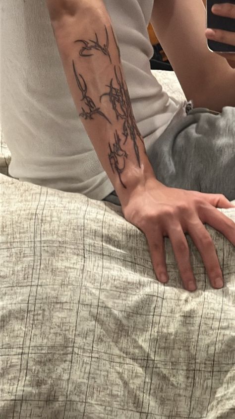 Masc Tattoos Ideas, Back Of Hand Tattoos Men, Vline Tattoo Boy, Tattoo Idea Men Arm, Man Tattoo Hand, Guy Arm Tattoos, Boys Tattoo Hand, Cybersigilism Tattoo Forearm, Cybersigilism Arm Tattoo