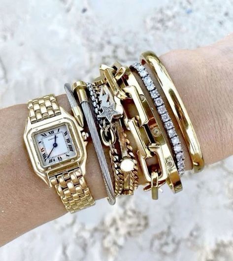 Xoxo Jewelry, Gold Bracelets Stacked, Mixed Metal Jewelry, Jewelry Accessories Ideas, Dope Jewelry, Chunky Jewelry, Classy Jewelry, Jewelry Essentials, Stacked Jewelry