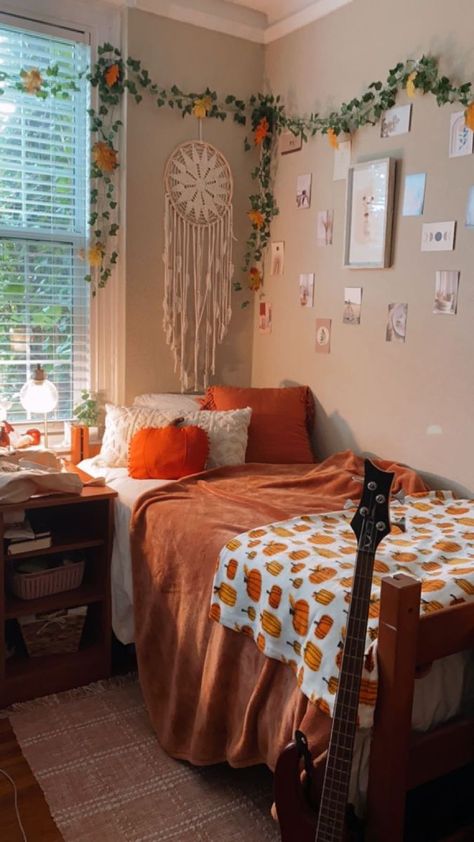 Orange Dorm Room Aesthetic, Green And Orange Dorm Room, Uconn Dorm, Dorm Inspo Cozy, College Dorm Inspo, Blue Dorm, Cozy Dorm, Pink Dorm, Dorm Decoration