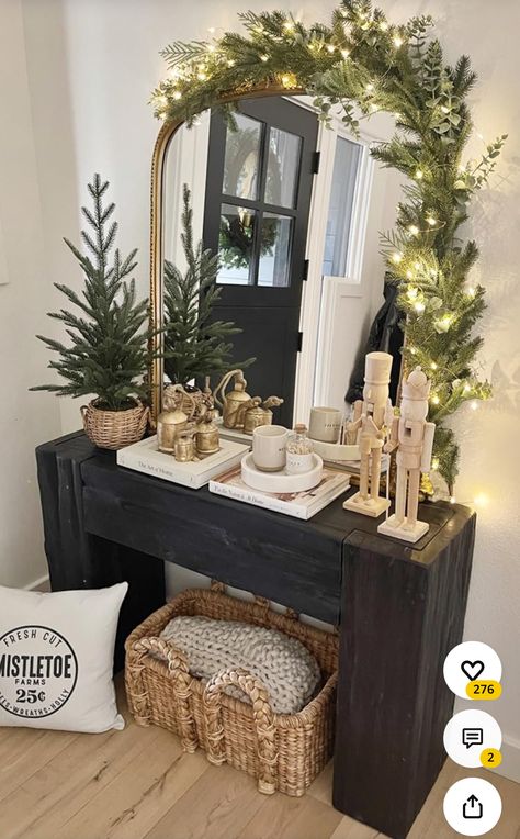 Christmas Entry Table, Angel Decorations, Christmas Mirror, Christmas Entry, Christmas Entryway, Christmas Apartment, Cozy Christmas Decor, Christmas Decor Inspiration, Christmas Tree Inspiration