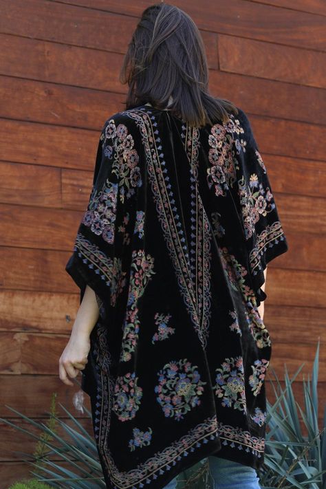 Black kimono outfit