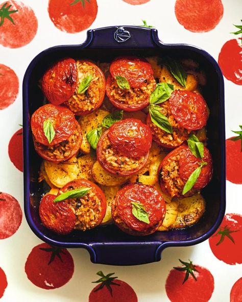 Pomodori col riso (tomatoes stuffed with rice) - delicious. magazine Chicken Spinach Skillet, Cheap Healthy Dinner Recipes, Family Dinner Ideas Healthy, Risotto Recipes Easy, Zucchini Bake, Spinach Tortellini, Healthy Dinner Recipes For Family, Tomato Spinach, Easy Healthy Dinner Recipes