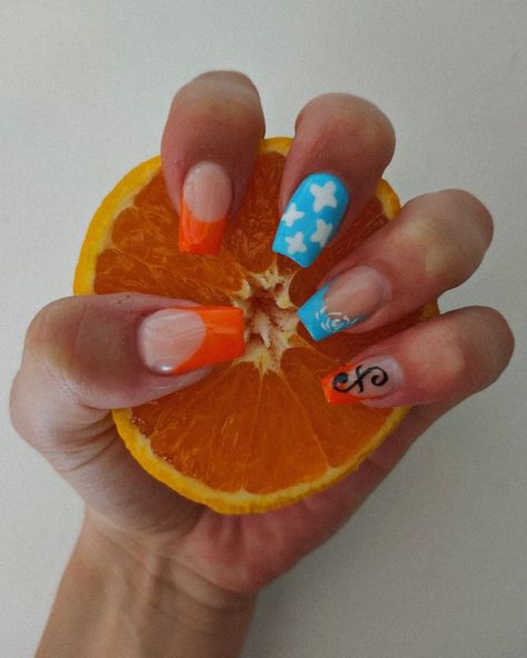 Cute Nails Anime, Nami Nails One Piece, One Piece Anime Nails Designs, One Piece Nail Art Luffy, Anime Inspired Nails One Piece, One Piece Nails Design, One Piece Inspired Nails, Nami Nails, Eevee Nails