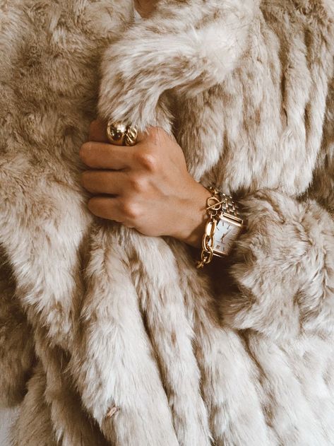 Fur Aesthetic, Faux Fur Coats Outfit, Monday Again, Jewelry Photoshoot, Inspiration Aesthetic, Mob Wives, Perfect Together, Luxe Life, Beige Aesthetic