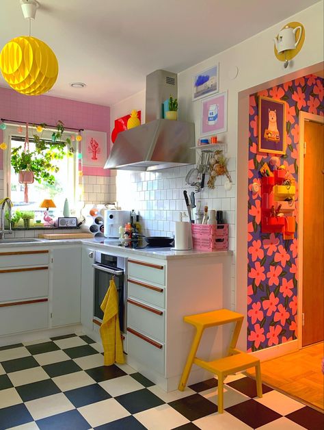 Maximalism Kitchen, Funky Home Decor, Retro Interior, Apartment Decor Inspiration, Maximalism, Google Lens, Room Makeover Inspiration, Dream Decor, Dream House Decor