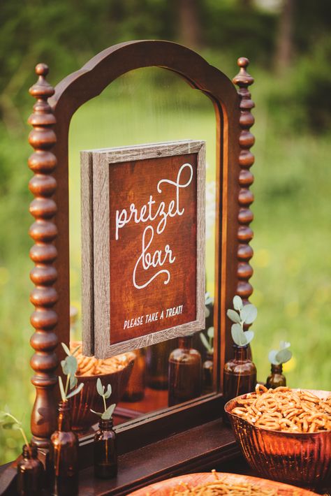 Pretzel Station Wedding, Pretzel Board Wedding, Pretzel Stand At Wedding, Pretzel Bites Bar Wedding, Popcorn Bar Wedding, Soft Pretzel Bar, Pretzel Bar Wedding, Pretzel Bar Ideas, Pretzel Bar