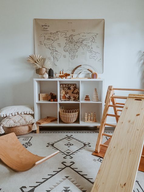 Neutral Montessori Nursery, Neutral Play Area Living Room, Hygge Playroom, Baby Playroom Ideas, Neutral Kids Playroom, Montessori Living Room, Minimal Playroom, Scandi Playroom, Montessori Bedroom Baby