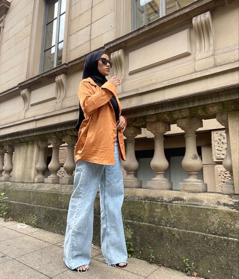 Silk Shirt Hijab Outfit, Hijabi With Jeans, Hijabi Jean Outfits, Hijabi Button Up Shirt Outfit, Hijabi Denim Outfit, Hijabi Summer Outfits, Outfit Oversize, Jeans With Heels, Hijabi Outfits Casual