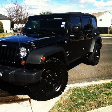 My goodness, such a beauty! Black Jeep Wrangler, Jeep Photos, Black Lights, Kol Mikaelson, Black Jeep, Wrangler Sport, Jeep Jeep, Dream Cars Jeep, Custom Jeep