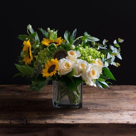 Sunflowers, Roses, Mini Hydrangeas | Sunflower - Jardin Floral Design Arrangements With Sunflowers, Beautiful Floral Arrangements, Floral Design Business, Wedding Flowers Hydrangea, Fall Hydrangea, Large Bouquet, Sunflower Arrangements, Spring Floral Arrangements, Fall Flower Arrangements