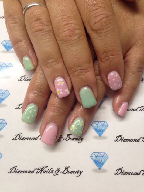 Pastel pink and mint green summer nails Mint Pink Nails, Spring Nails With Green, Pink And Green Gel Nails, Pastel Green Nail Designs, Green And Peach Nails, Pink And Green Nails Short, Light Green And Pink Nails, Light Pink And Green Nails, Sage And Pink Nails