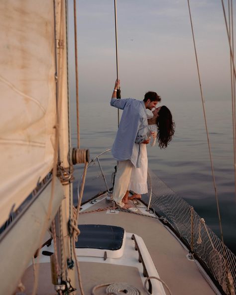 Almost like floating 🤍 Old Money Couple, Money Couple, Invincible Summer, Relation Ship, Italian Romance, Old Fashioned Love, Relationship Lessons, Yacht Life, Italy Aesthetic