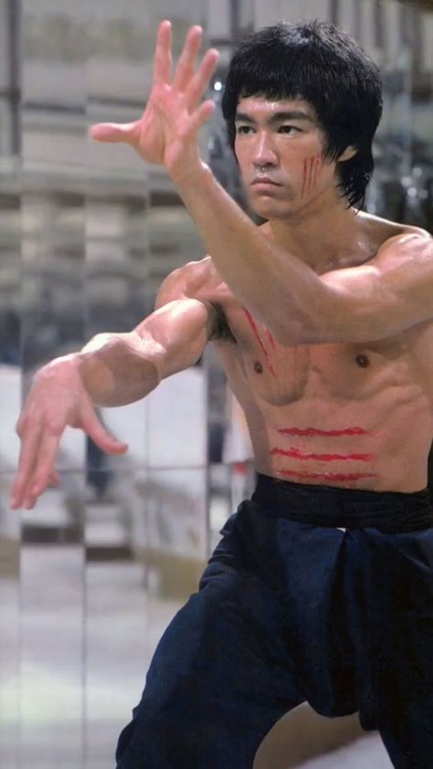 Bruce Lee Body, Bruce Li, Bruce Lee Training, Bruce Lee Kung Fu, Bruce Lee Movies, Bruce Lee Pictures, Bruce Lee Art, Bruce Lee Martial Arts, Bruce Lee Quotes