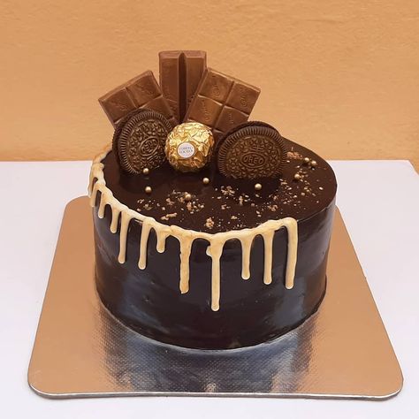 #Online Cake Delivery in Delhi #birthday cake #wedding cake #cake design #cake lovers #cake store #midnight cake delivery #theme cake #fondant cake #chocolate cake #best cakes Choklet Cake Design, Half Kg Chocolate Cake Design, Ferrero Rocher Cake Design, Choco Chips Cake Design, Chocolate Topped Cake, Half Kg Cake Design For Birthday, Choco Truffle Cake Designs, Half Kg Cake Design, Truffle Cake Decoration