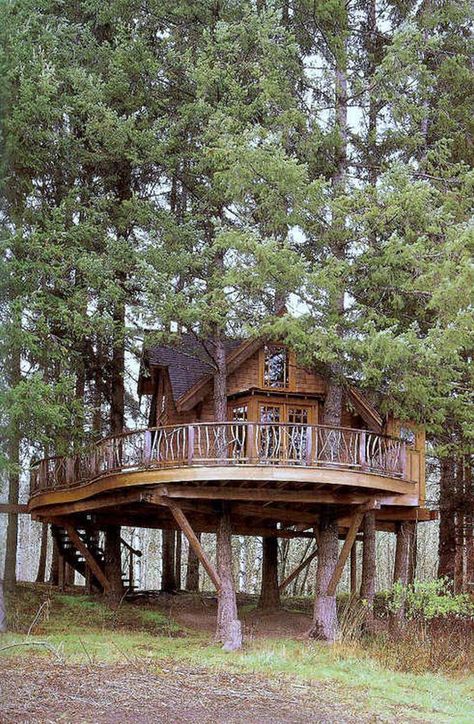 This is certainly in a whole different league to the rough and ready tree houses we built as kids! Crazy Architecture, Treehouse Living, Treehouse Ideas, Cottage Cozy, Beautiful Tree Houses, Balkon Decor, Cool Tree Houses, Tree House Designs, Cob House