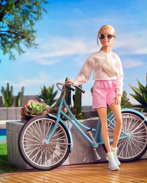 Barbie Doll Photography, Barbie Style Instagram, Barbiestyle Instagram, Barbie Poses, Barbie Bike, Diy Barbie House, Barbie Vibes, Barbies Pics, Custom Barbie