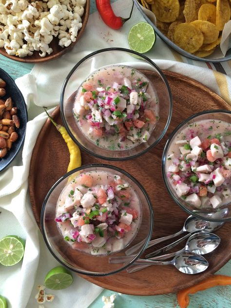 ceviche de pescado Seviche Recipes, Ecuadorian Food, Hispanic Food, Food Combining, Exotic Food, Latin Food, Authentic Recipes, Fish Dishes, Vegan Recipes Healthy