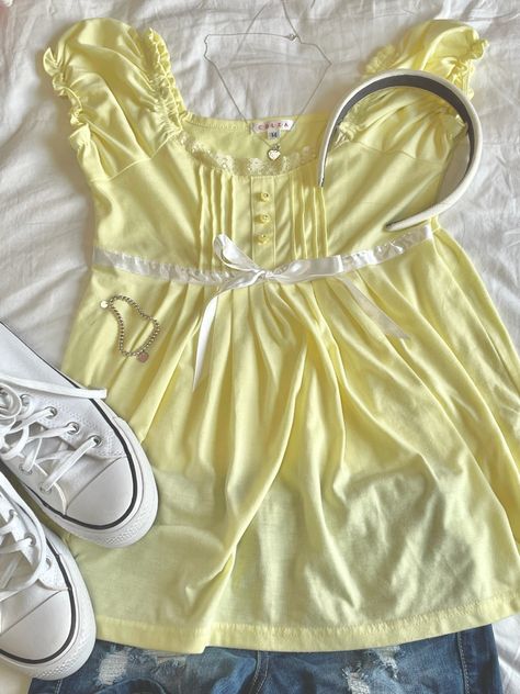 Yellow Babydoll Top, Brandy Melville Babydoll Top, Yellow Coquette Outfit, Yellow Top Outfit Aesthetic, Lana Del Rey Old Money, Babydoll Top Outfit, Yellow Coquette, Yellow Top Outfit, Americana Outfits