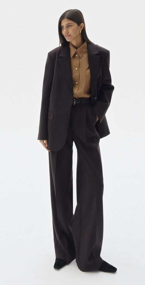 Ralph Lauren Suits Women, Women In Suits Tomboys, Tomboy Formal Outfits, Business Formal Outfits, Suit Pants Outfit, Baggy Suit, Business Formal Outfit, Waistcoat Outfit, Types Of Suits