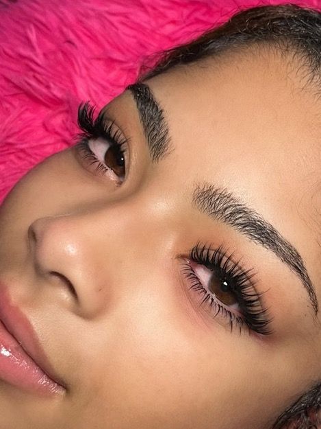 Lashes Aesthetic Natural, Short Lash Extensions With Bottom Lashes, Mascara Lash Extensions Look, Individual Lashes Black Women Wispy, Bottom And Top Lashes, Eyelash Extensions Small Eyes, Dolly Lash Extensions, Lashes For Big Eyes, Y2k Lashes