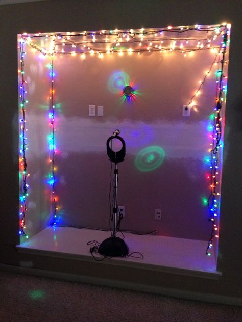 Karaoke Dance Party, Karaoke Stage Ideas, Karaoke Party For Kids, Kareoke Party For Kids, Diy Karaoke Stage, Karaoke Dance Party Ideas, 90s Karaoke Party, Karaoke Set Up At Home, Diy Karaoke Setup