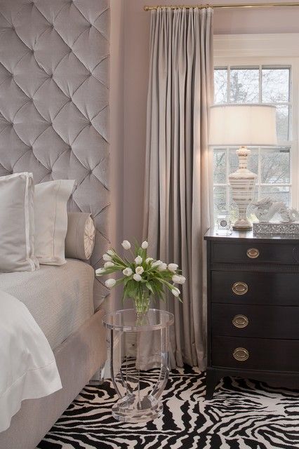 27 Creative Ways To Decorate Fantastic Feminine Glam Bedroom - ArchitectureArtDesigns.com Dramatic Bedroom, Headboard Inspiration, Glam Bedroom, Color Decor, Traditional Bedroom, Dreamy Bedrooms, Tufted Headboard, Bedroom Decorating, Decoration Inspiration