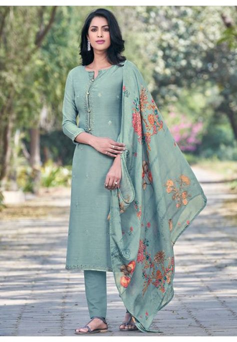 Ladies Suit Design, Designer Suits For Wedding, Velvet Suit Design, Straight Salwar, Punjabi Suits Designer Boutique, Cotton Pants Women, Long Frock Designs, Lehenga Designs Simple, Pakistani Suit