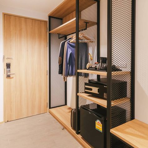 Stainless Steel Wardrobe Design, Lemari Besi Hollow, Open Wardrobe Ideas Small Spaces, Boaco, Industrial Wardrobe, Small Hotel Room, Hotel Bedroom Design, Hotel Room Interior, Desain Editorial